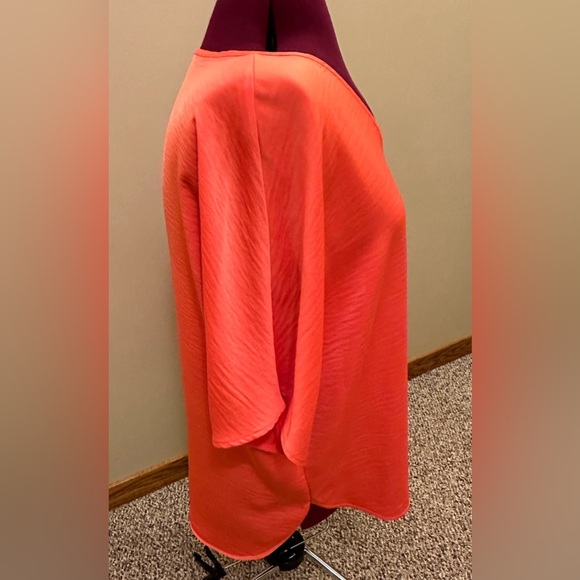 🔥DKNY🔥Persimmon V-Neck blouse, short sleeves, could be considered elbow length - Picture 5 of 12